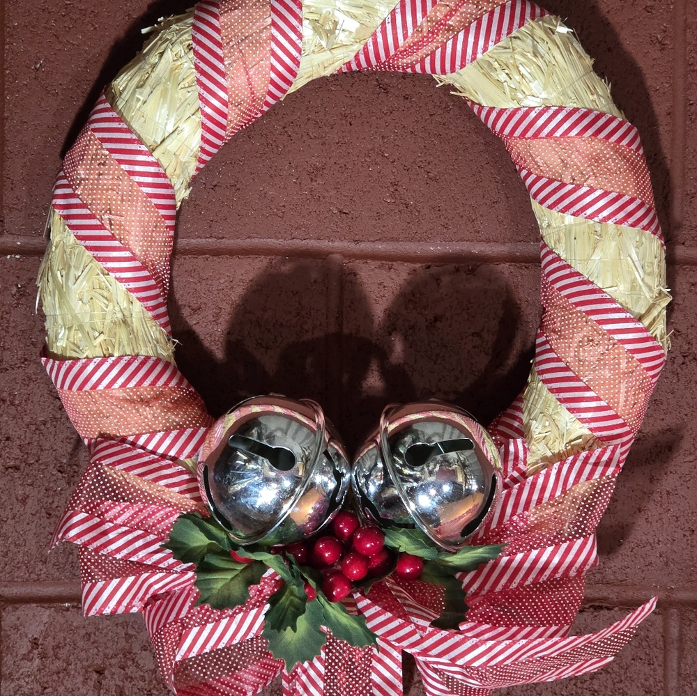 Festive Autumn 23-24" Wreath with Pinecones, Pumpkins, and Berries - Picture 16 of 17